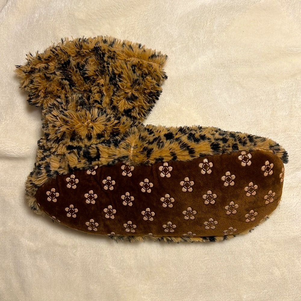 Warmies. NWOT. Fully Microwaveable Bootie . Size 6-10. Leopard. - Picture 4 of 5